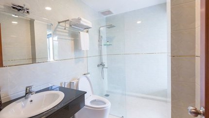 Phòng tắm rộng tại khách sạn