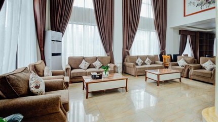 Sảnh chờ rộng rãi