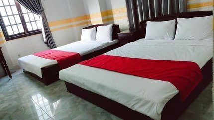 Giường ngủ rất rộng và êm, không gian dễ chịu