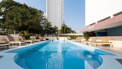 Bể bơi ngoài trời