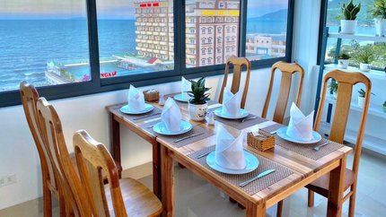 Nhà Hàng Khách Sạn