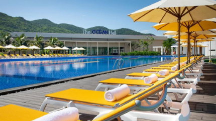 Hồ bơi Oceanami Villas & Beach Club