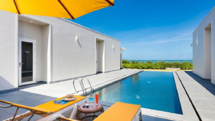 Hồ bơi Oceanami Villas & Beach Club