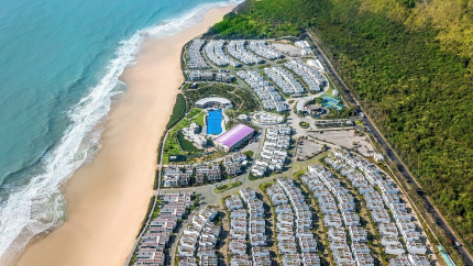 Overview Oceanami Villas & Beach Club
