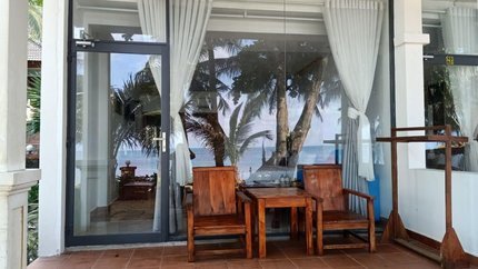 Sân hiên rộng rãi, thoáng mát