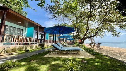 Ghế tắm nắng với góc nhìn hướng biển