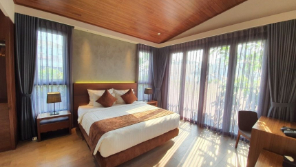 Phòng Deluxe Double/Twin with Balcony Orchid Boutique Sài Gòn