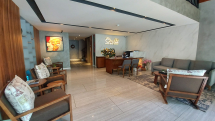 Lễ tân Orchid Boutique Sài Gòn