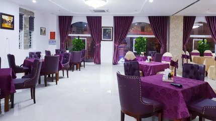 Nhà Hàng Khách Sạn