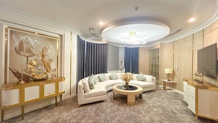 Phòng khách được thiết kế sang trọng