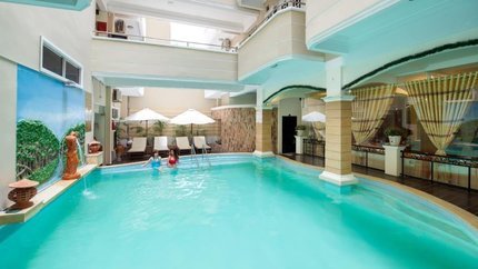 Bể bơi trong nhà