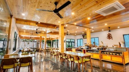 Không gian nhà hàng rộng lớn