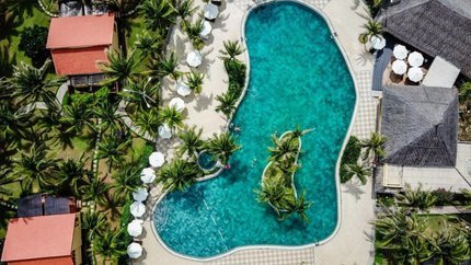 Bể bơi ngoài trời rộng lớn