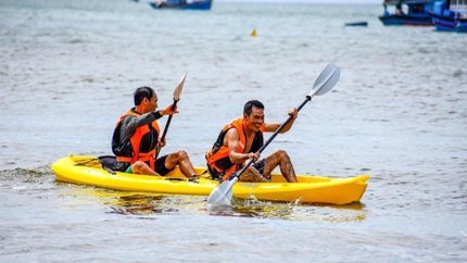 Hoạt động chèo thuyền kayak