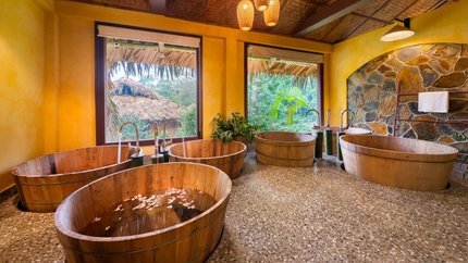 Tắm lá tại Panhou Retreat Ha Giang 4*