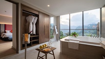 Bồn tắm với view mây núi đẹp