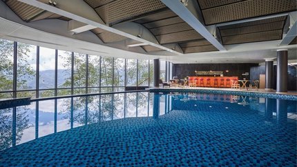 Bể bơi tại khách sạn
