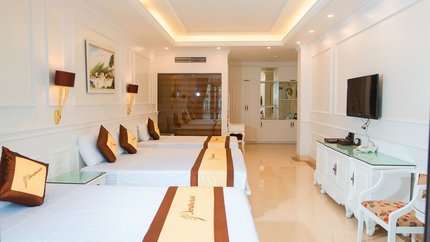Hạng phòng Grand 2 giường đơn và 1 giường đôi