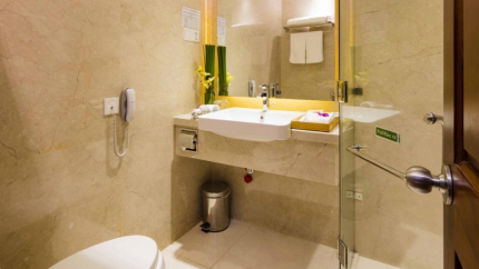 Phòng tắm hạng phòng Premium tại Paradise Saigon Boutique 3 sao