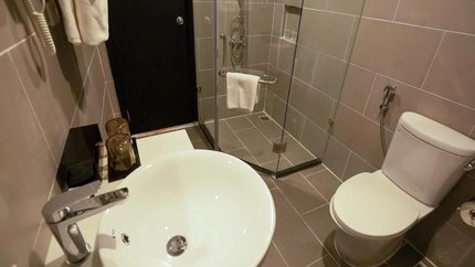 Phòng tắm đứng thiết kế tinh tế