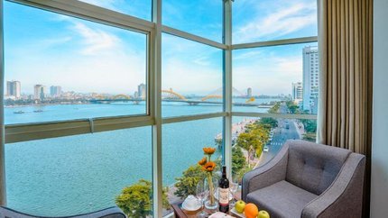 Cửa sổ nhìn ra sông Hàn cực chill