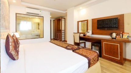 Phòng thiết kế với tông màu vàng nhạt chủ đạo