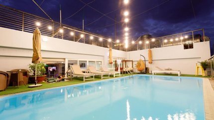 Hồ bơi ngoài trời