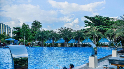 Bể Bơi Ngoài Trời