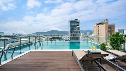 Bể bơi ngoài trời