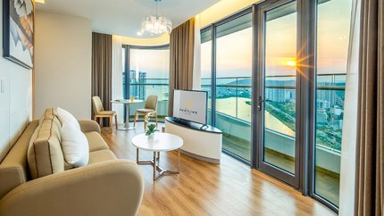 Cửa sổ lớn đón hoàng hôn