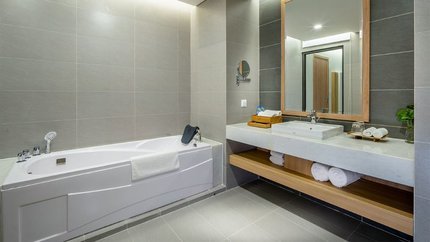 Phòng tắm bồn hiện đại