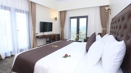 Phòng Deluxe chủ yếu sử dụng gam màu trắng trong thiết kế