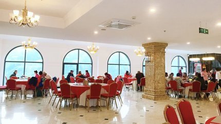 Dùng bữa tại nhà hàng