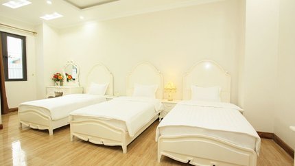 Phòng với tông màu trắng sáng