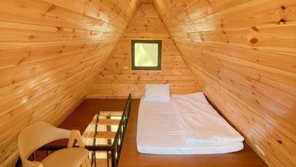 Superior Bungalow 2 DBL với tông màu gỗ gần gũi, ấm áp