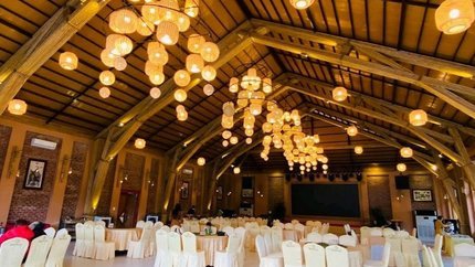 Không gian nhà hàng với sức chứa lớn lên đến 200 khách