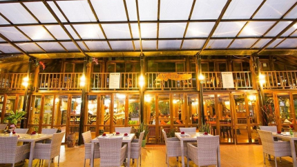 Nhà hàng Lake House  tại Phong Nha Lake House