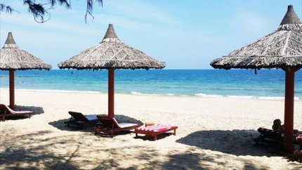 Bãi biển của khu du lịch