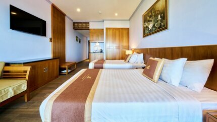 Sàn nhà lát gỗ, phòng có tủ đồ