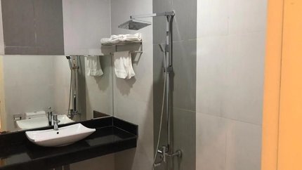 Phòng tắm đầy đủ đồ dùng cần thiết