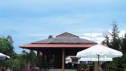 Bể bơi ngoài trời