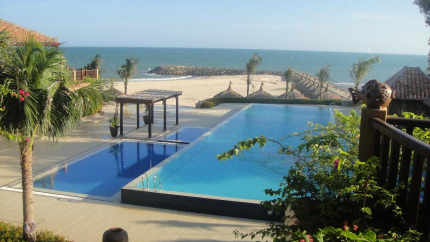 Bể bơi ngày trời Poshanu Resort Phan Thiết