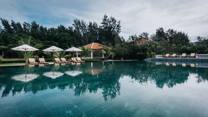 Bể bơi ngoài trời