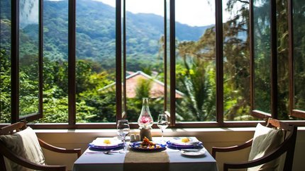 Nhà hàng view hướng núi