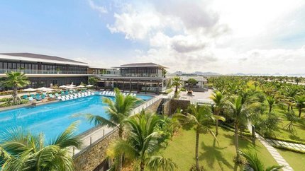 Hồ bơi ngoài trời