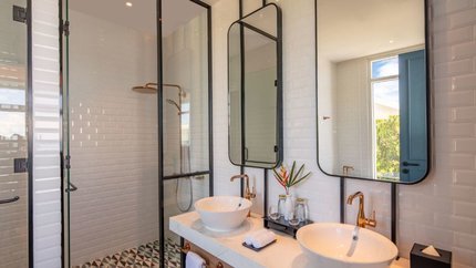 Phòng tắm đầy đủ tiện nghi