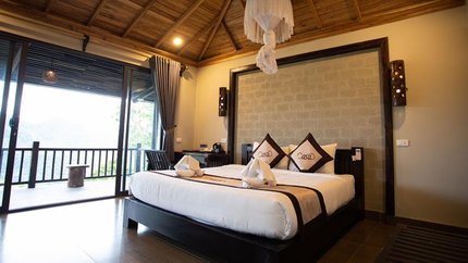 Căn phòng với ban công rộng rãi