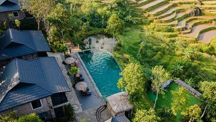 Bể bơi ngoài trời