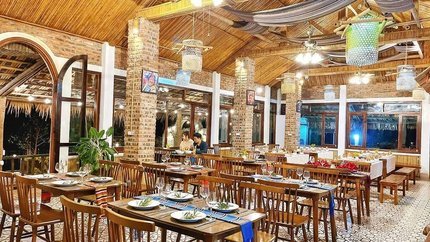 Nhà hàng bên trong khách sạn