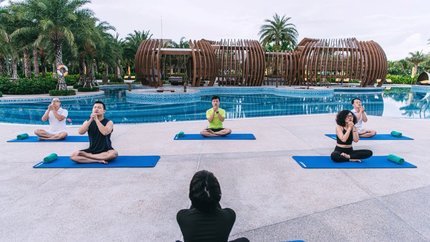 Yoga tại bể bơi
